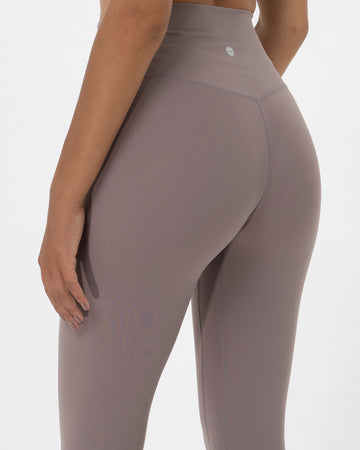 Swift dan Motion Legging: Legging Berkantong yang Nyaman dan Sesuai Aktivitasmu