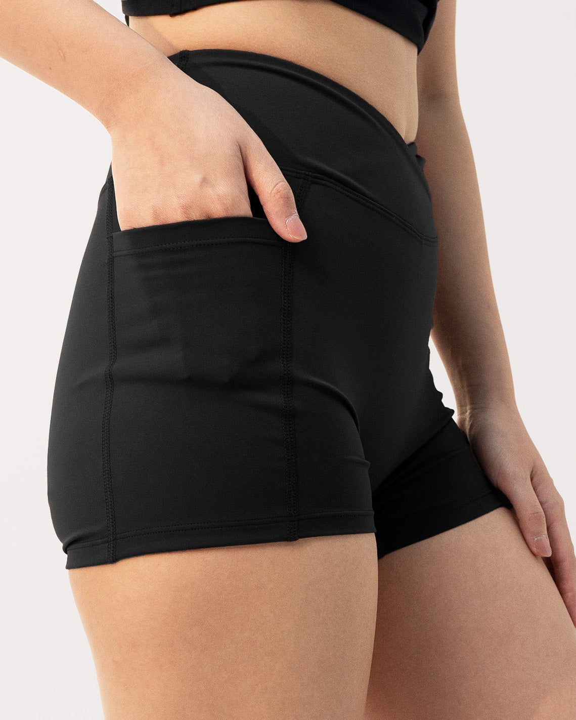 Hybrid Pocket Shorts 4