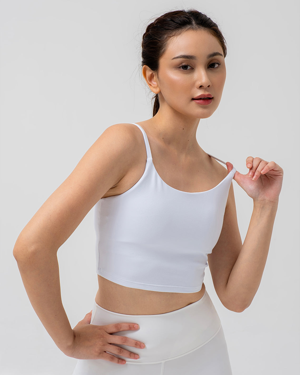 10 Rekomendasi Sports Bra Terbaik, Nyaman dan Stylish untuk Olahraga Feel Free Basic Crop Tank | miniletics
